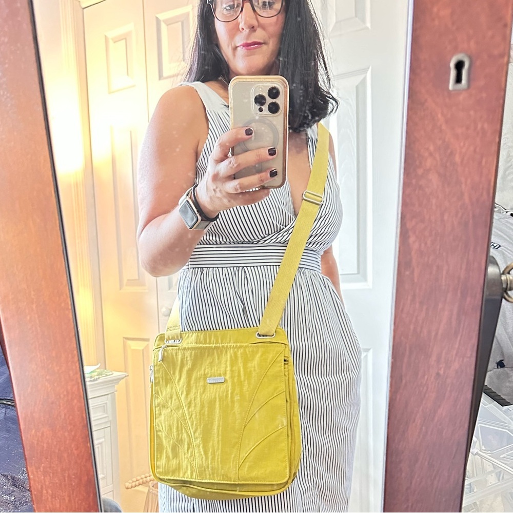 NWOT Baggallini Neon Yellow/Green bag